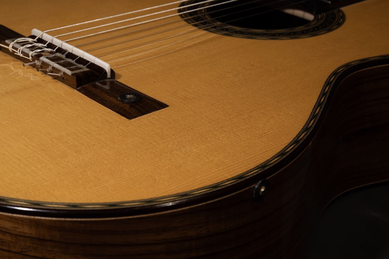 The receiver fixed near the bridge of a classical guitar